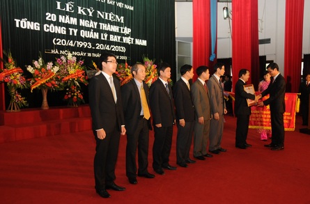 Khen thưởng nhân dịp kỷ niệm 20 năm ngày thành lập  Tổng công ty Quản lý bay Việt Nam
